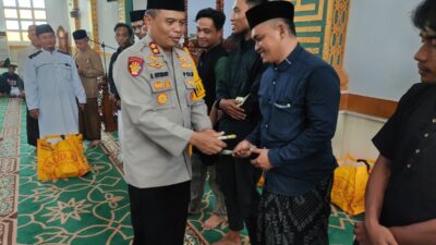 Safari Ramdhan, Kapolres Pohuwato Serahkan Bantuan Sembako Kepada 7 Eks Napiter