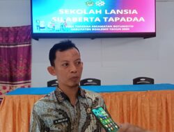 Kadis DPPKBP3A Boalemo Apresiasi Sekolah Lansia Di Desa Tapadaa : Bukti Nyata Kepedulian pada Usia Senja