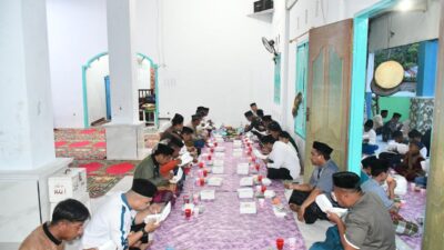 Ramadhan Berkah, Rusli Habibie Bagikan 1.250 Paket Buka Puasa Bagi Kaum Dhuafa Boalemo