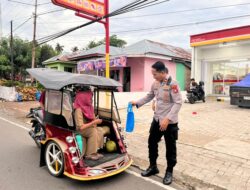 Polres Boalemo Dekat dengan Warga Lewat Aksi Bagi Takjil