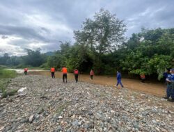 Aksi Sigap Polri dan Warga Evakuasi Korban Hanyut di Sungai Manggulipa