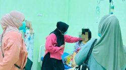 Wujud Kepedulian, Kepala Puskesmas Pangi Jenguk Ibu Hamil Berisiko di RSCG