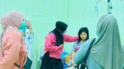 Wujud Kepedulian, Kepala Puskesmas Pangi Jenguk Ibu Hamil Berisiko di RSCG